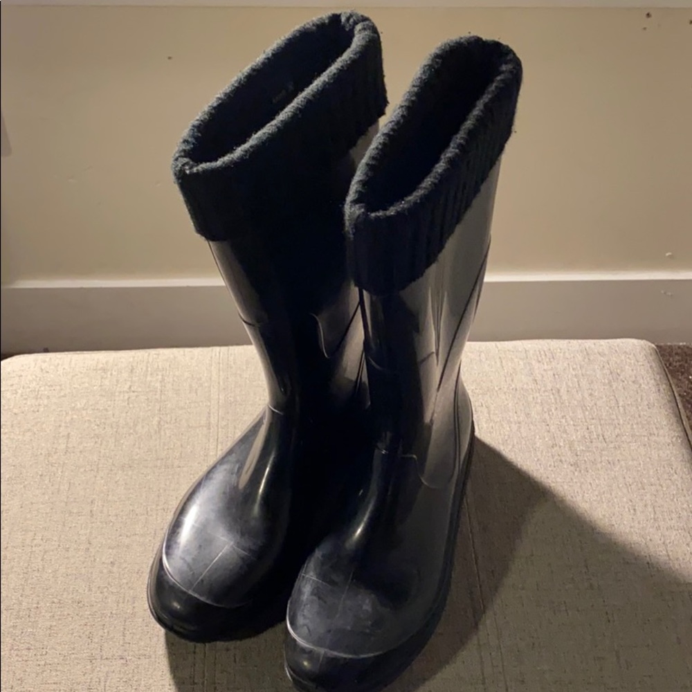 Good shape rain / snow boots